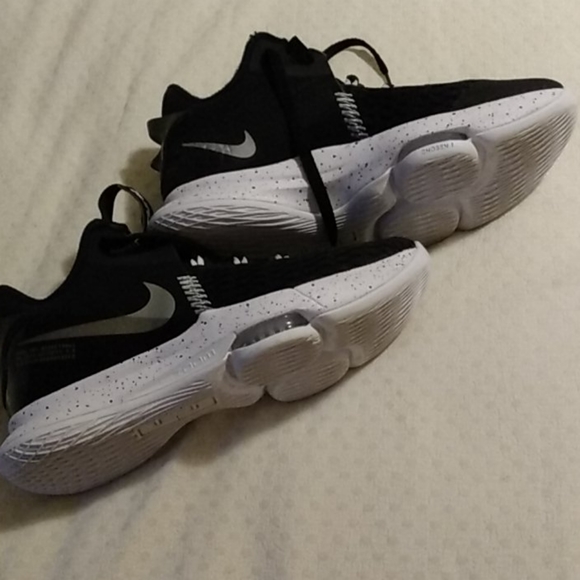 EUC Nike LeBron James basketball shoes